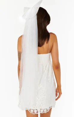 Show Me Your Mumu Pearl Bow Veil